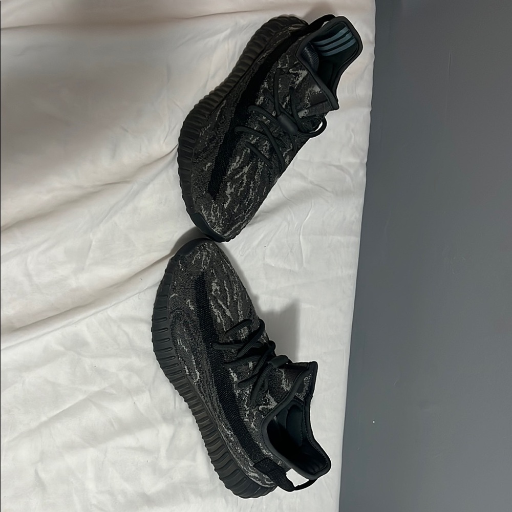 Adidas Yeezys 350s Men's Size 9 Black and Gray (Dark Salt) Sneakers